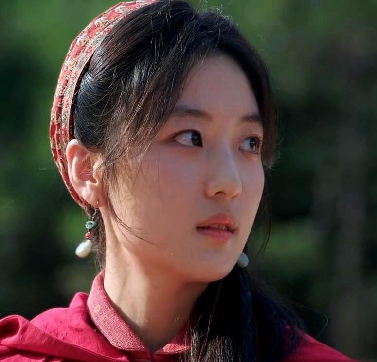 《大生意人》中，白依梅选角挺失败的！看到她第一眼，真为古平原感到不值——他心心念