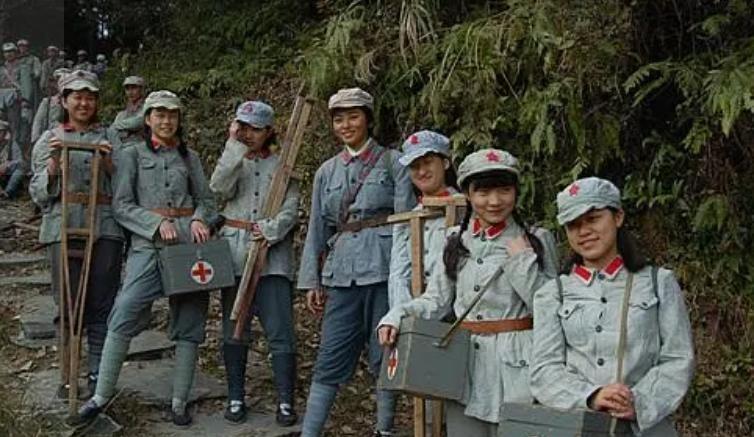 开国少将重伤入院，女护士越看越熟悉：这不是我拜了堂的丈夫吗？“1931年初秋，