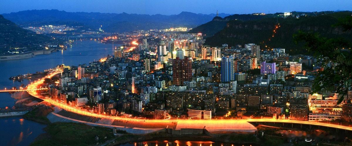 万州区是重庆第二大城市的提法似有不妥。重庆市万州区是渝东北地区重要的交通枢纽