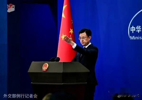 昨晚刷到一个案子，看得我直冒火。1243吨天然鳞片石墨，就这么大摇大摆地运到