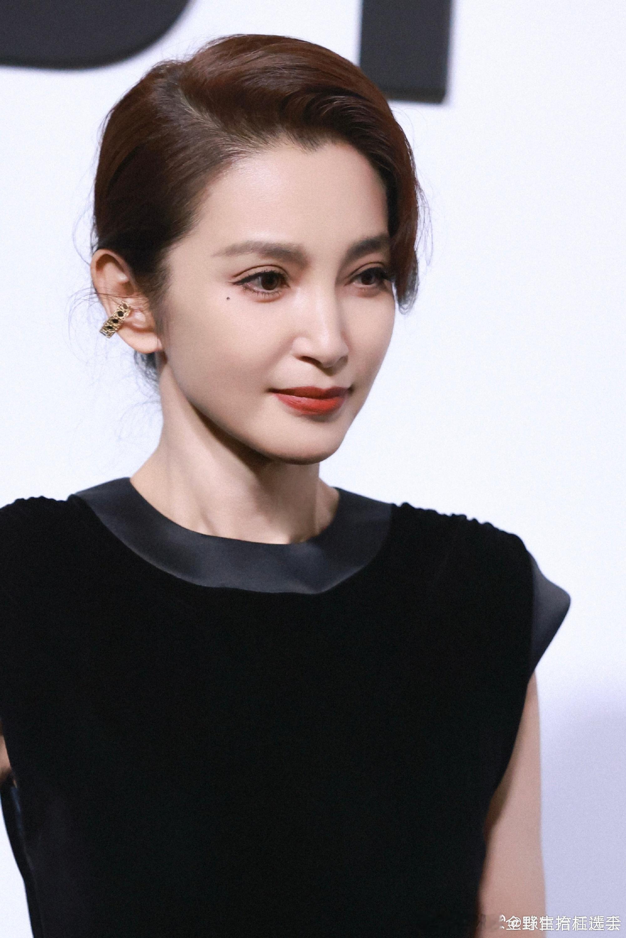 李冰冰这个状态哪里像妈妈了，完全就是我的漂亮姐姐啊