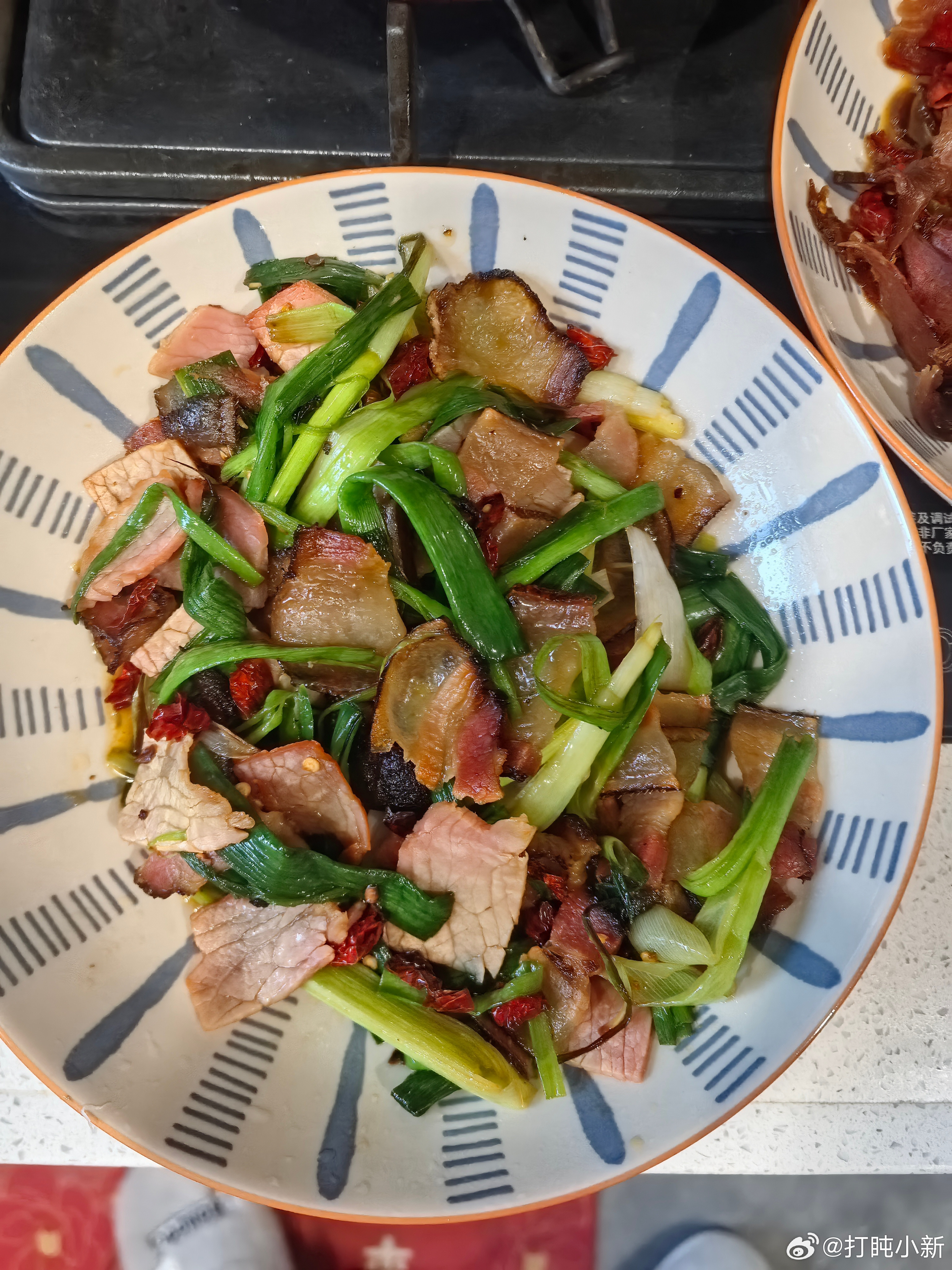 全是家里带的辣椒、蒜苗、腊味，没有一件外来货绝对安全自己动手，丰衣足食，家的味