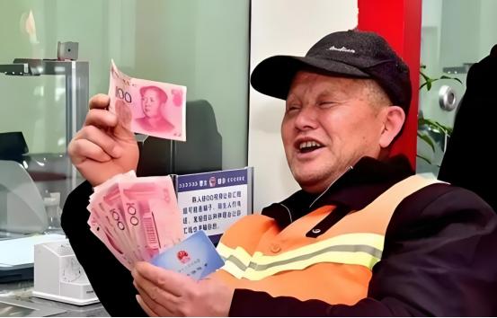 据了解，澳大利亚有一批华人，曾经都是国内体制内的退休人员，50岁时来到澳大利亚，
