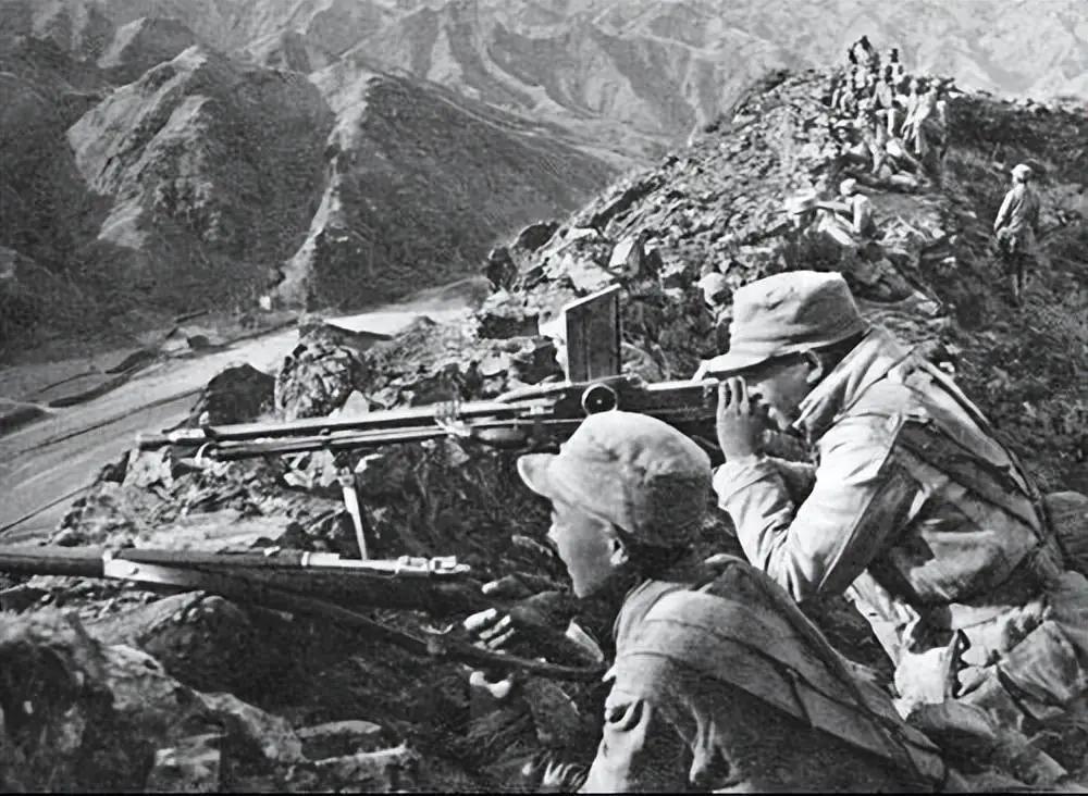 1947年7至8月间，解放战争进入战略转折的关键节点，敌我双方的战场态势发生深刻