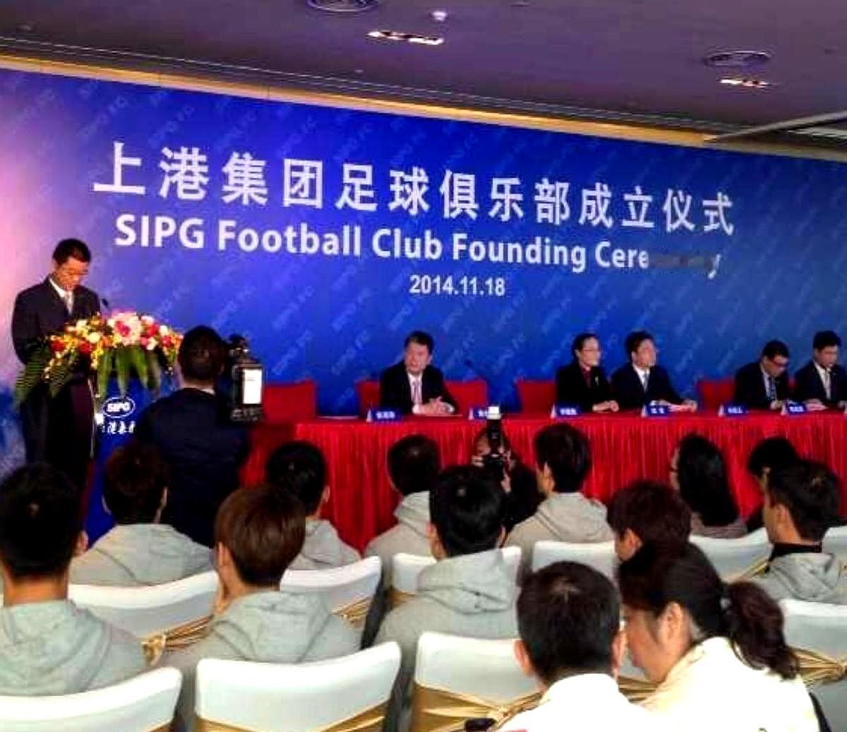 海港这三连冠，说实话，含金量是足的，但总觉得有点小遗憾。最大的功臣，那位前老总，