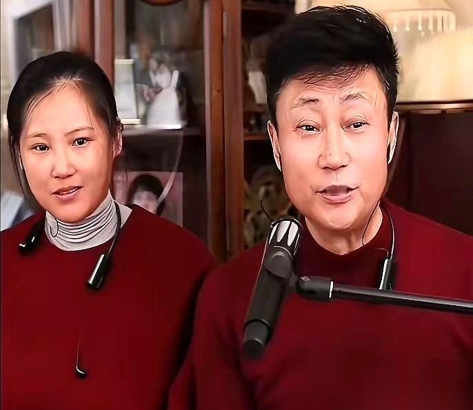 刷到一个直播，有点堵得慌。一个刚出月子的女人，熬得眼皮都跳，左眼肉眼可见地小了