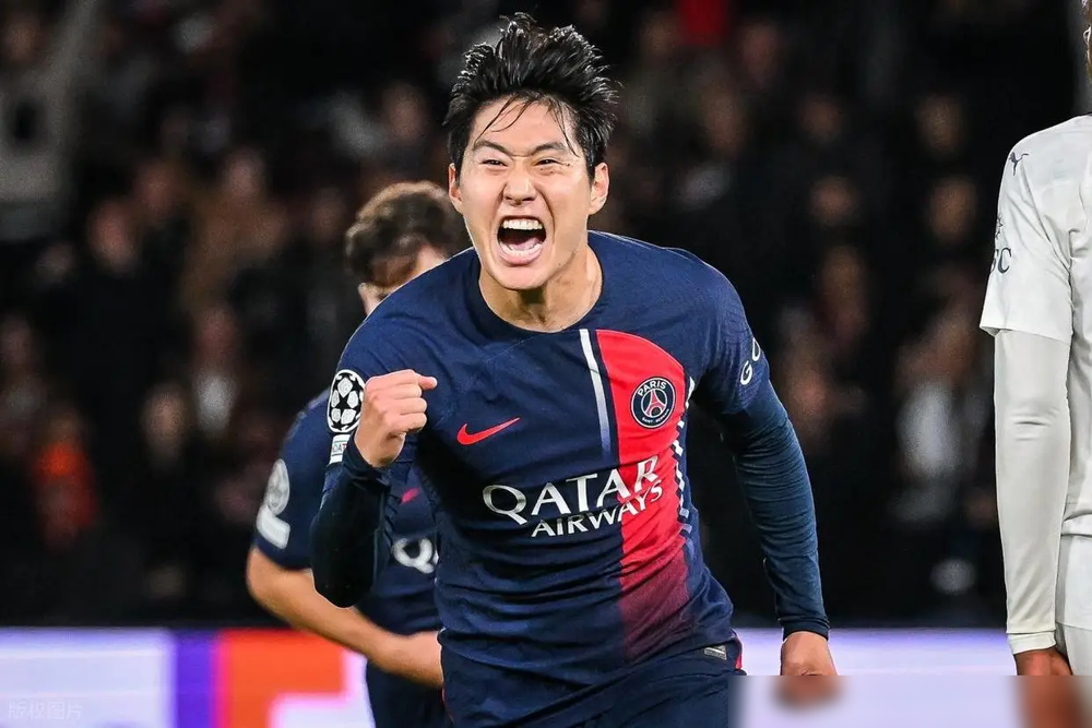 3000万欧元，韩国球星李刚仁刚踢完世界杯，就可能要被巴黎扫地出门了。这事有