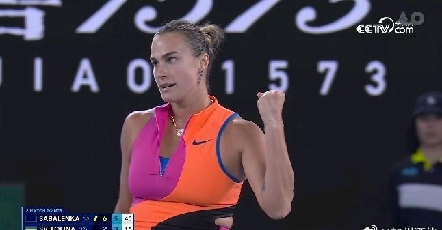 2026澳网女单半决赛，萨巴伦卡未丢一盘以6-2/6-3横扫斯维托丽娜，连续四年