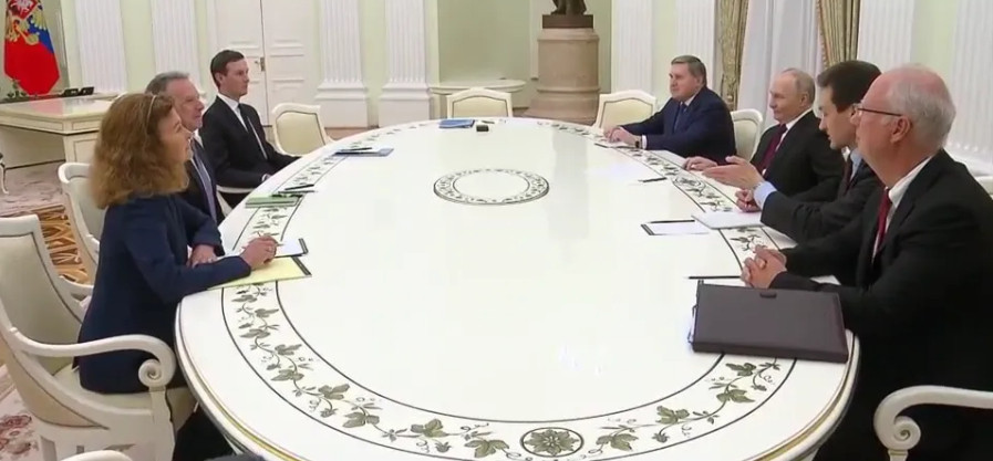 【当地时间12月3日凌晨，俄罗斯总统普京与美国特使威特科夫和特朗普的女婿库什纳持