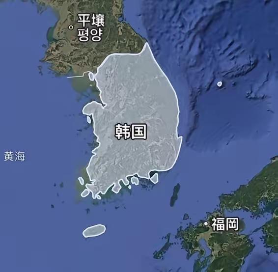 挺有趣的一组数据。说是过去的一年。韩国来中国旅游的人次是316万。而中国去韩国的