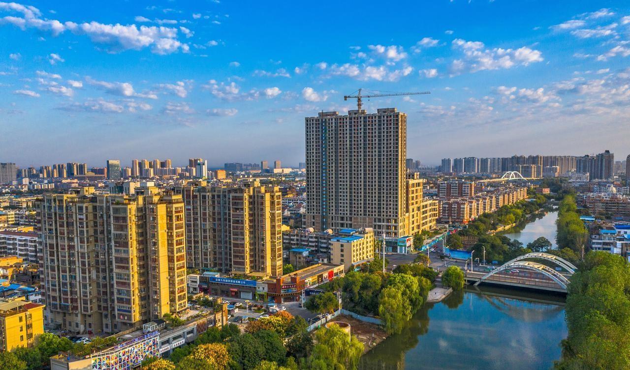 阜阳有多猛？户籍人口1073万，全省第一。2025年消费增速全省前列。刚被国家批