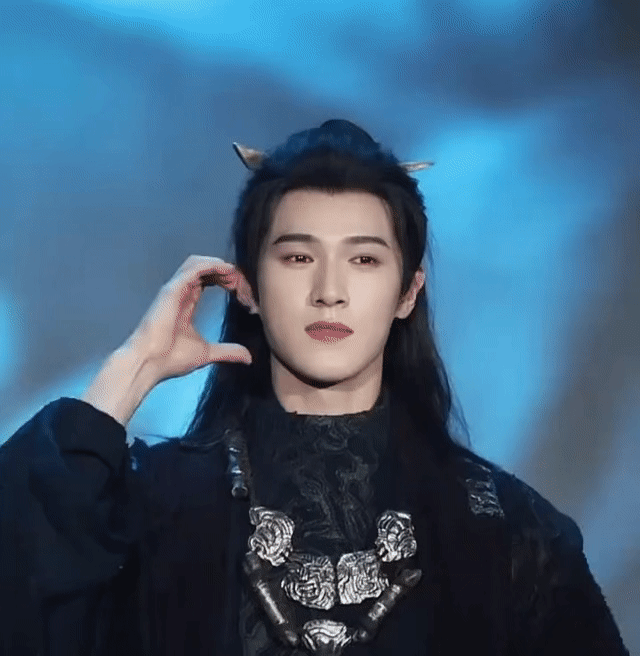 很爱这个甜美小林。👌李昀锐金宣虎wink笑​​​