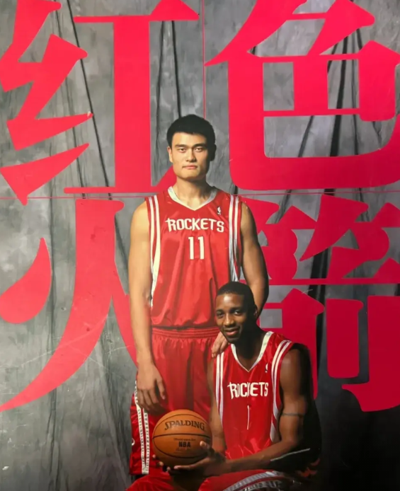 杨瀚森去了开拓者，这支曾经的火箭宿敌，瞬间变成了中国球迷的新主队。不知“老火蜜”