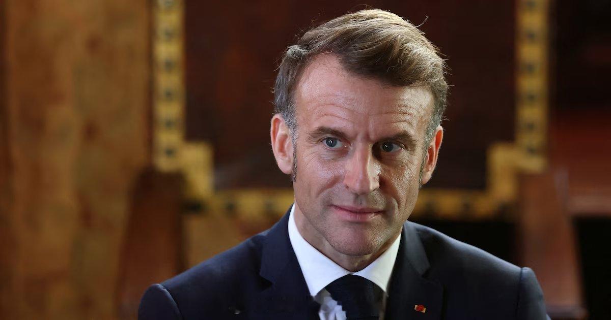 法国总统马克龙表示，他不排除离开社交媒体的可能性，并提到正在思考社交媒体在网络虚