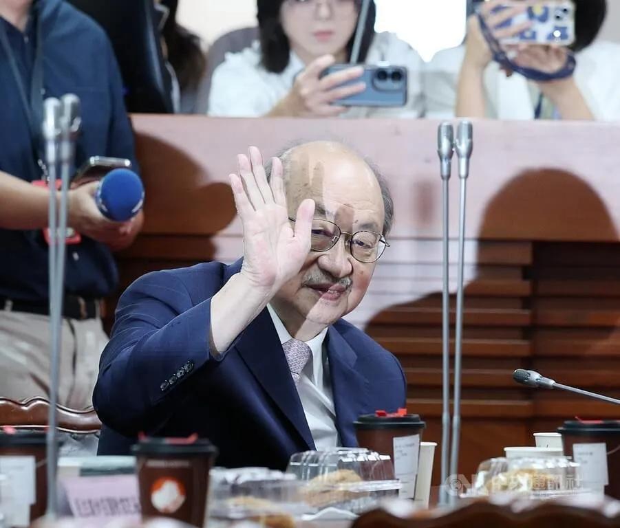 柯建铭脸皮够厚，他赢了！他拒当替死鬼，跟赖清德硬刚到底，赖清德硬是没办法把他拿下