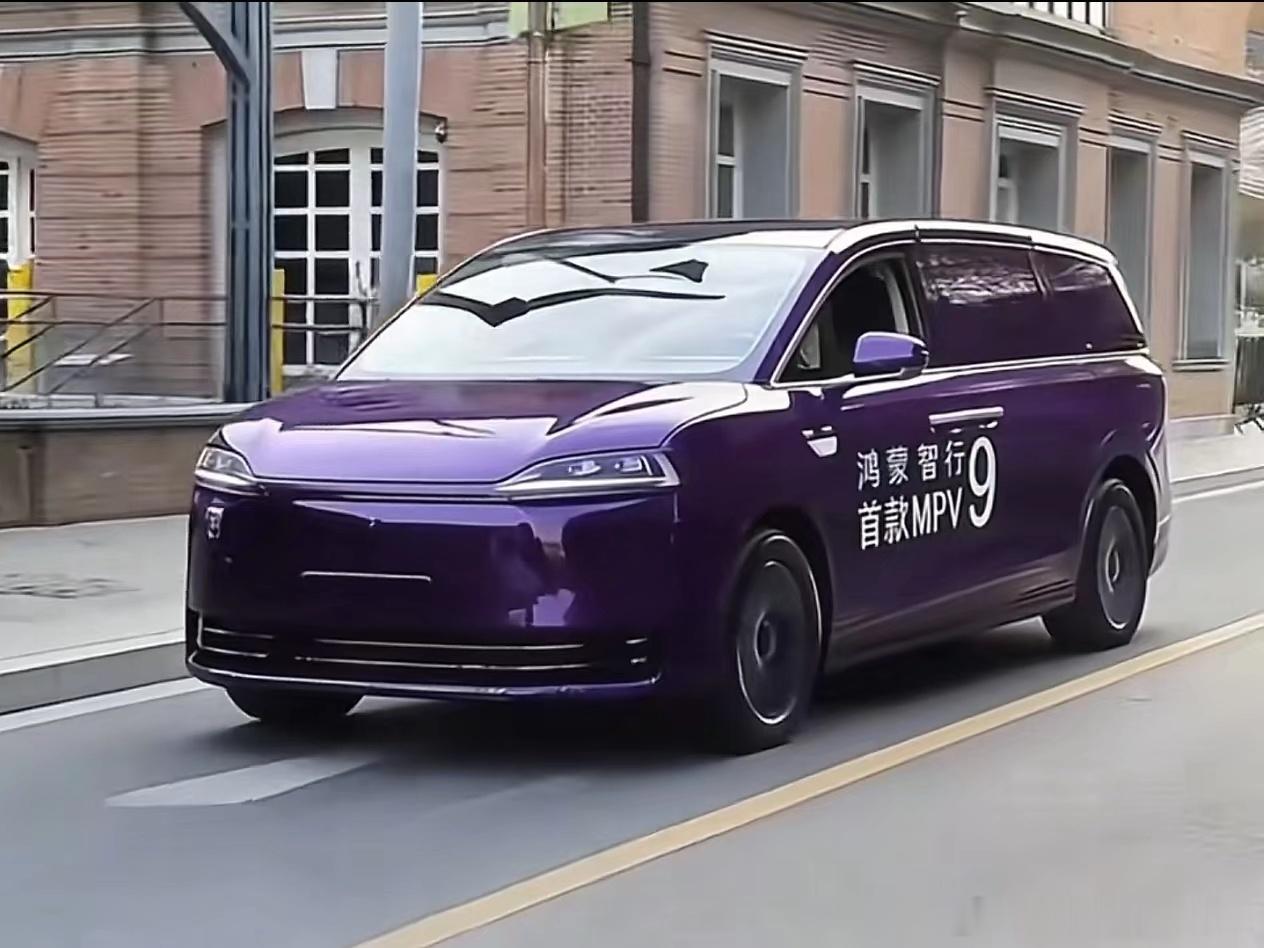 这车头的感觉：还是SUV的混搭风？怪怪的，有点割裂，你们觉得呢？这是为了通用更多