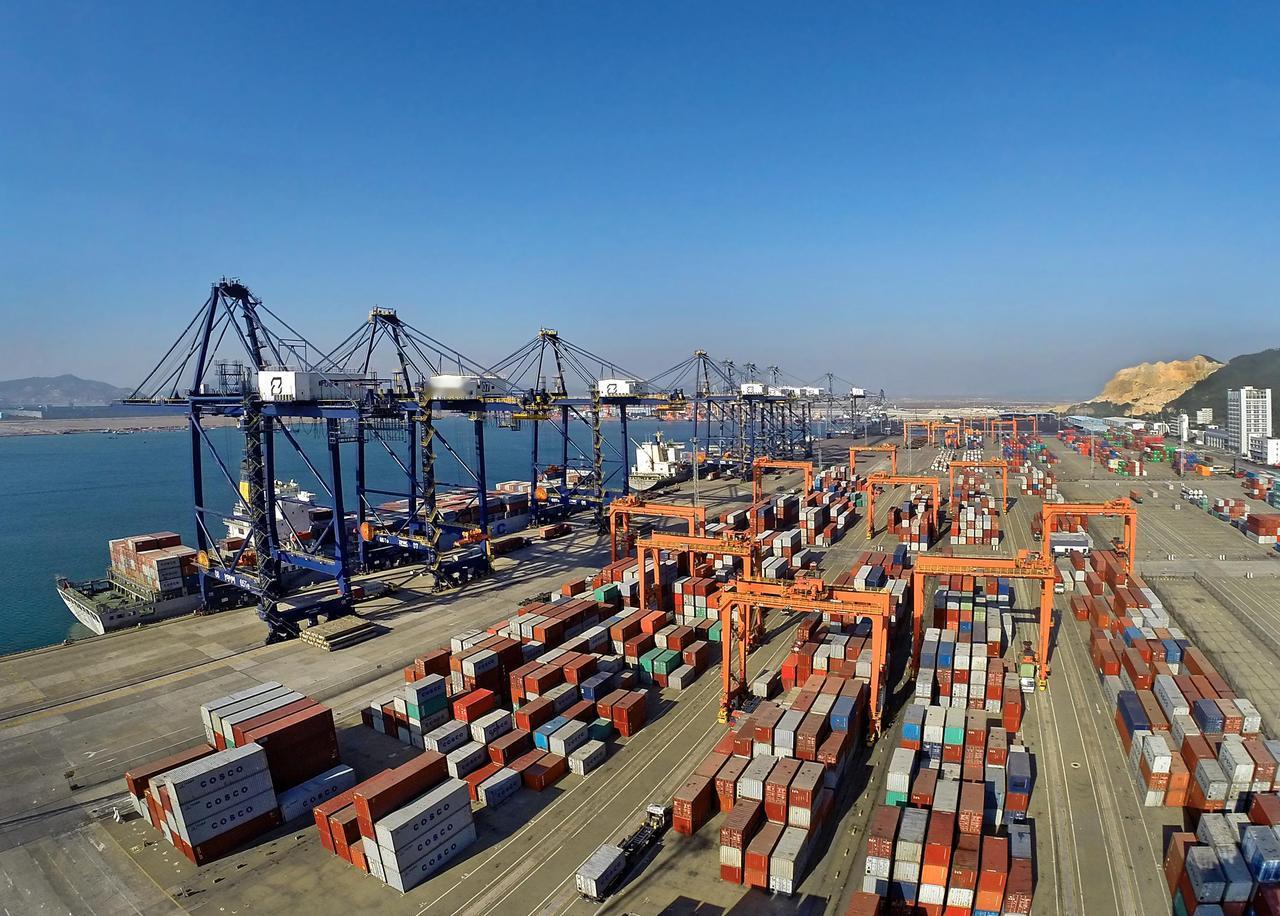 中国确实想和美国脱钩，也在稳步推动相关布局。中方的智囊团队发现，中国经济的弱