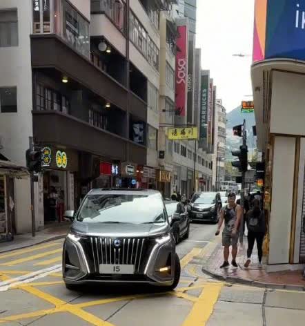香港人最爱的保姆车，腾势D9已经取代埃尔法了！在香港街头逛一圈，直接被腾势D9的