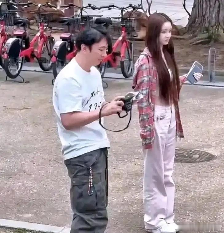 王思聪要是没有钱能找这么好看的女朋友吗？​​​