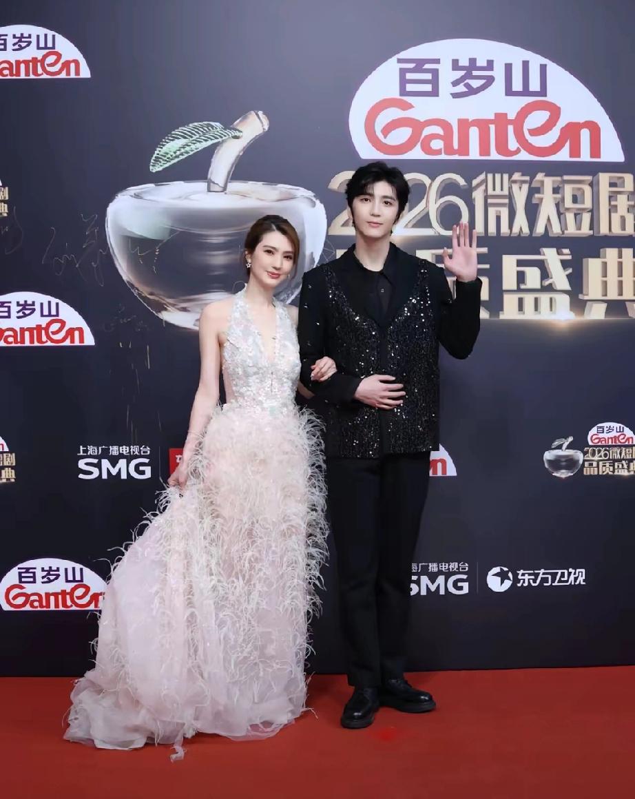 微短剧品质盛典红毯高光！洪欣张镐濂惊艳亮相，3月22日锁定东方卫视