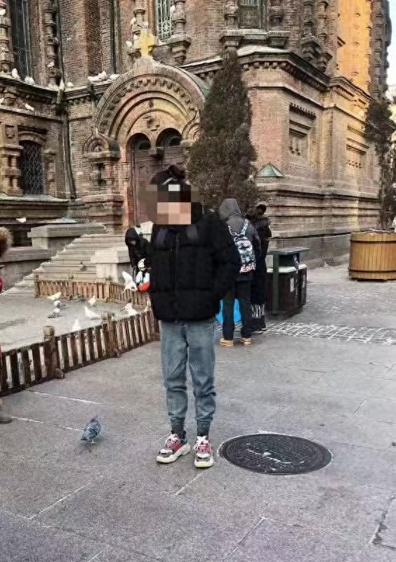 2020年，一名还在上大学的男子和同伴一起从河北到湖北荆州帮人取货，尽管1600