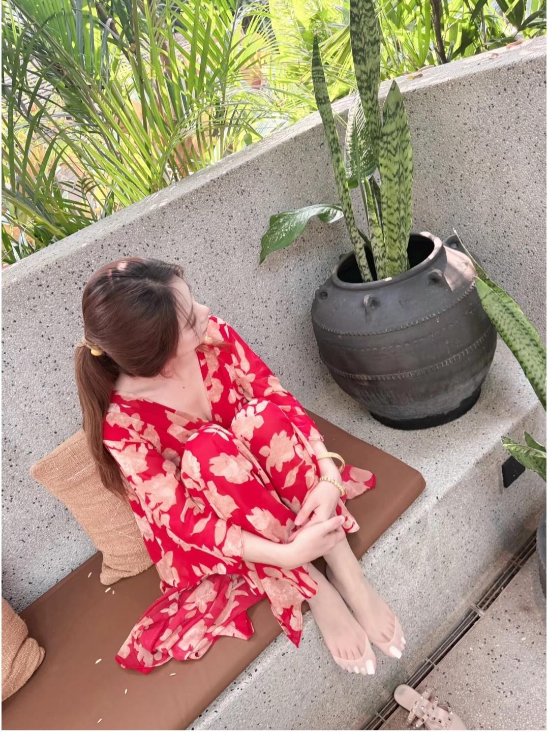 这袜子质量是有多好，脚趾甲那么长都顶不破。