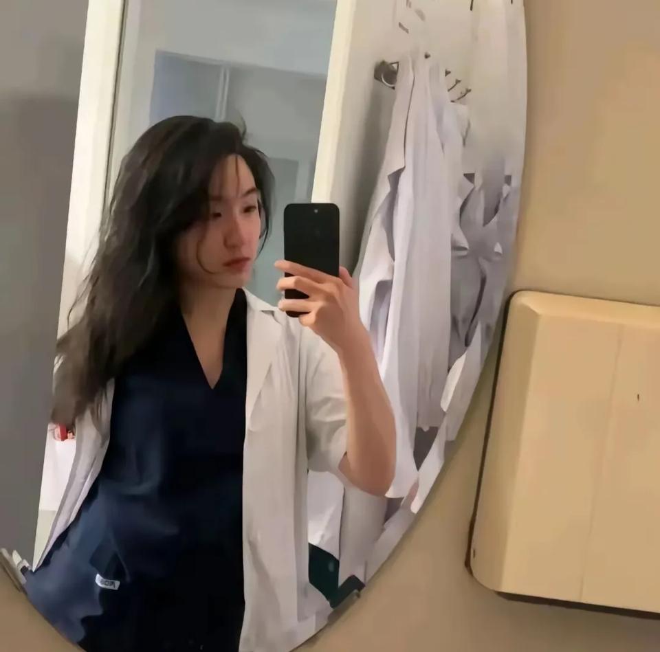 现在董小姐的事件被曝出，除了她害怕，同样害怕的是协和4+4的同类人。这一类人有一