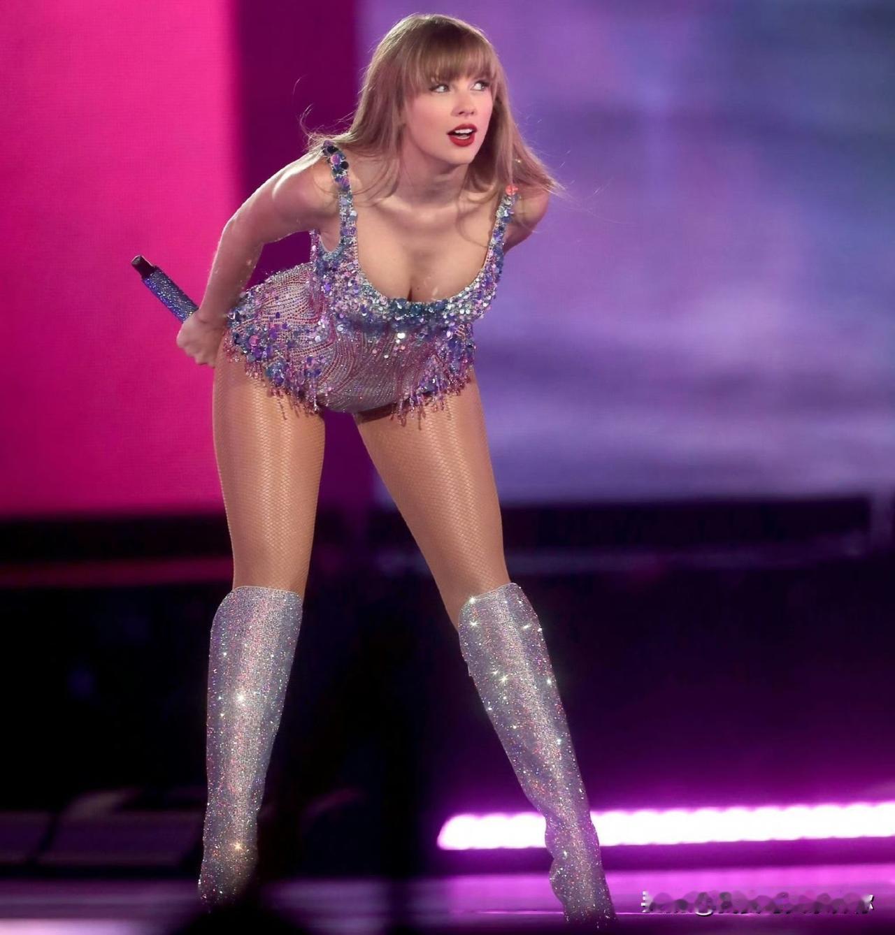 今天我真的被霉霉圈粉了。她给巡演团队发了13.9亿奖金，连卡车司机都拿到了7