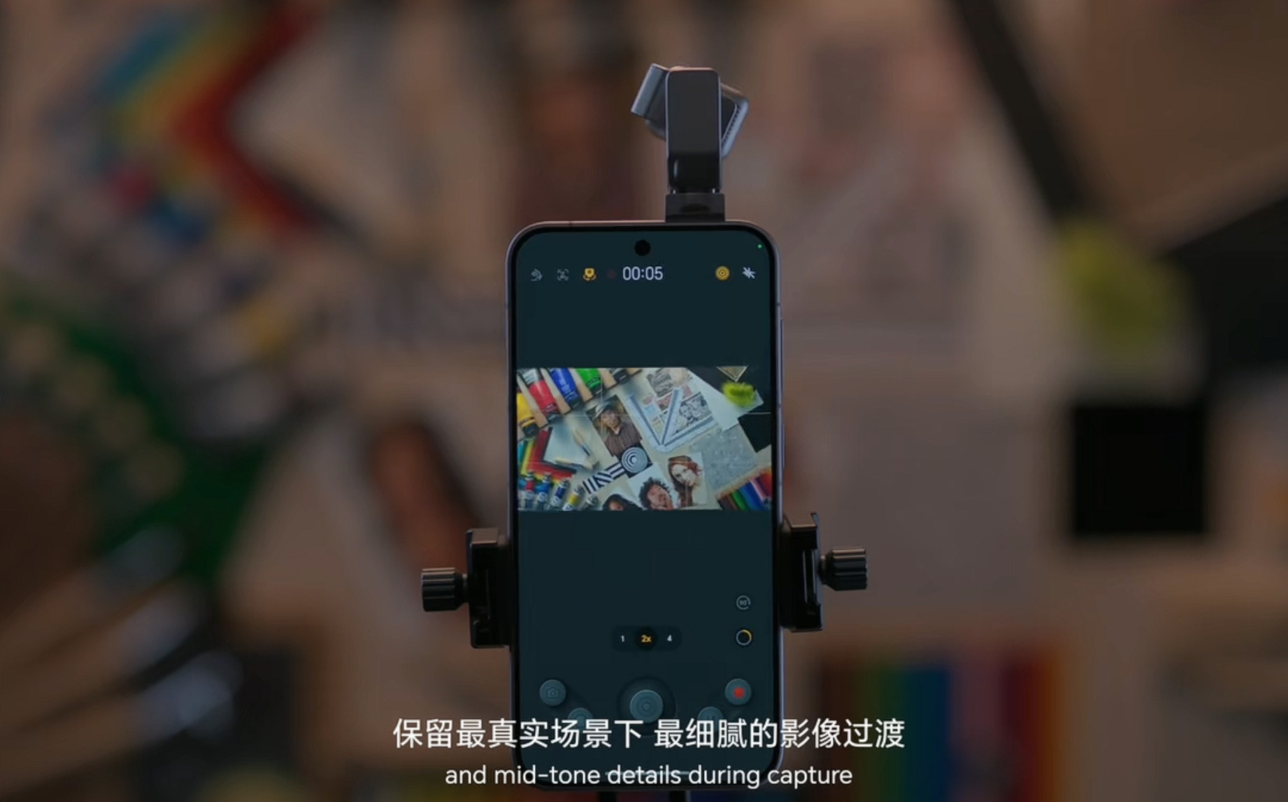 到荣耀RobotPhone部分了，相当于在手机内部塞下了一部云台相机，业界