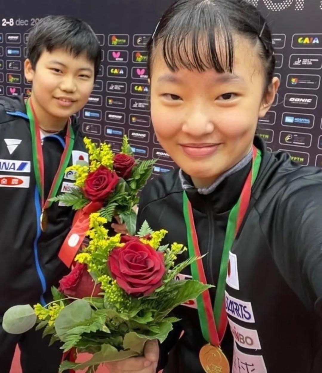 松岛辉空10多岁的时候与张本美和搭混双时还是笑嘻嘻的，两人双打都很努力，拿过不少