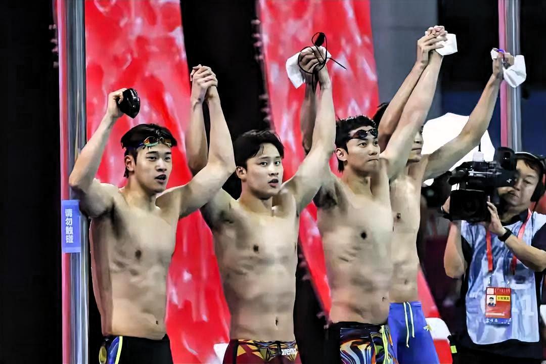 ：1. 团队赛场尽显核心价值，抗压夺冠完成卫冕：作为浙江队的关键选手，潘展