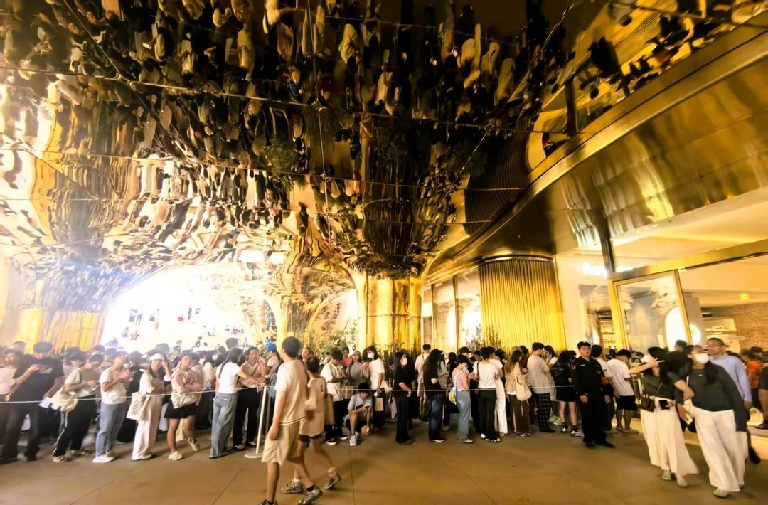 广州白鹅潭万象城，开成了“高级大食堂”？广州白鹅潭万象城开业了。官方定级M1，
