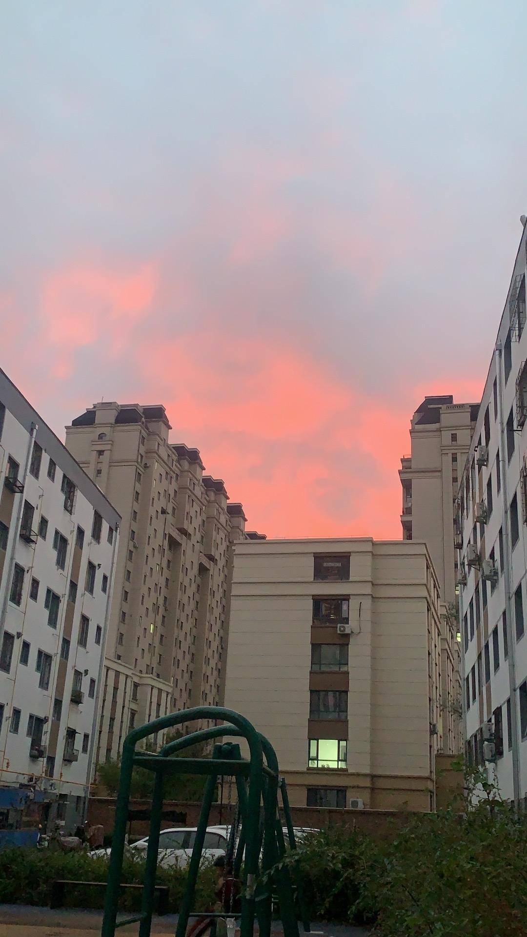 身边很多没底线的人在大富大贵普通的老实人都在底层挣扎