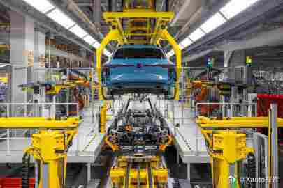 大众小鹏首款联合开发车型量产3月13日，大众与众08（大众与小鹏首款联合开发纯电