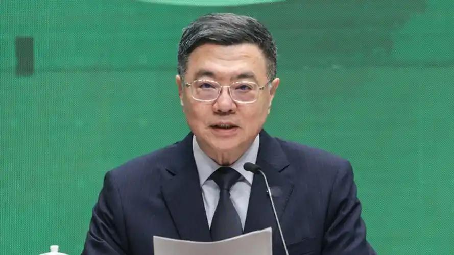 就在刚刚，台“行政院长”卓荣泰发表声明，4月21日，针对台商总会昨日率七