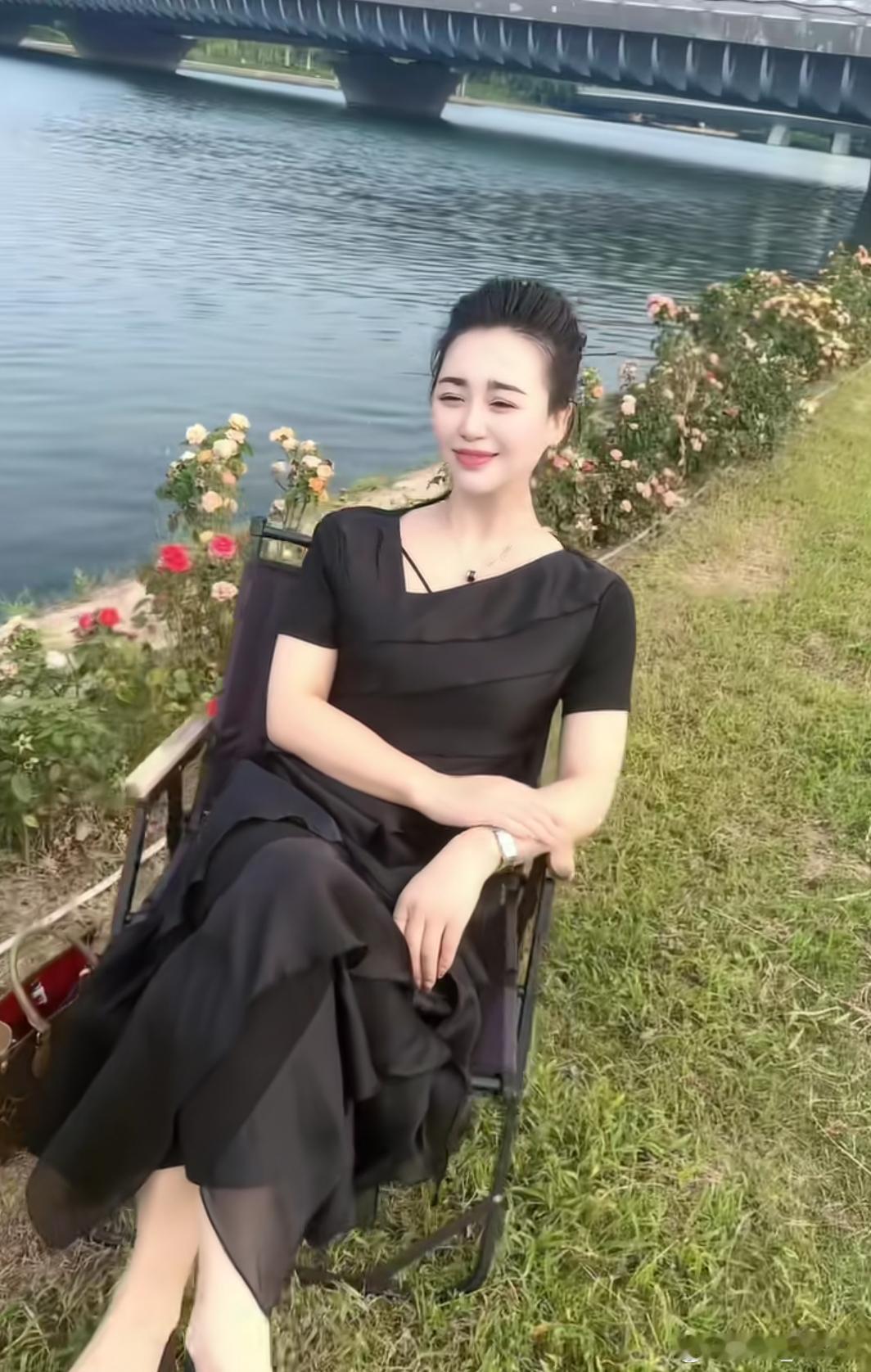 洋洋高锐“再说梦老”◎斜阳真好秋风送爽◎醉倒红尘知音难找◎闭月羞花桥边瞭望◎野花