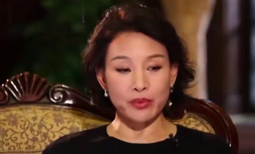 演员陈冲说：“当年，23岁的我在美国和柳青结婚，获得了美国籍，随后我带他回国探亲