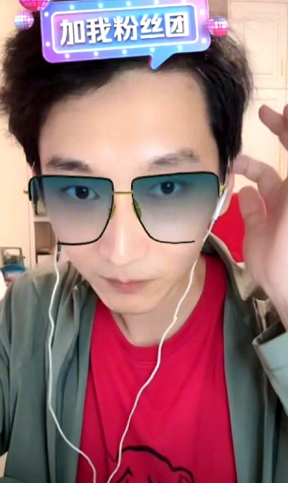 马户又出来丢人现眼了，张涛爆料呀，这不马户又出来李律的流量了，没想到别人直播间人