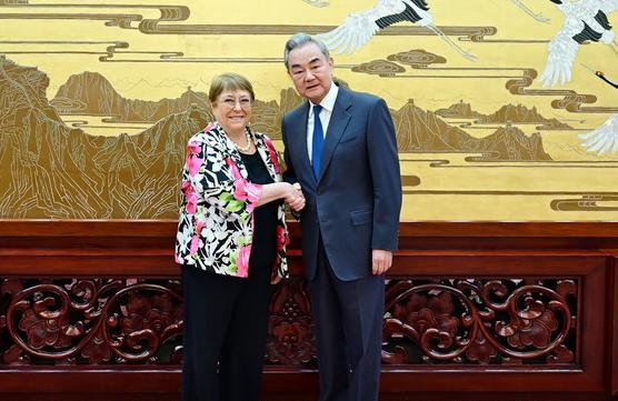 联合国秘书长候选人，当着王毅外长的面，说出中方最想听的话智利前总统米歇尔·