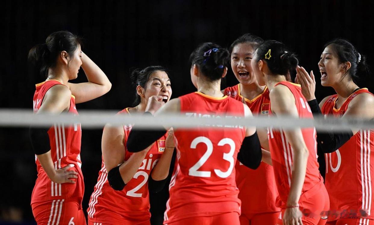 中国女排昨晚以0-3输给捷克队，没打出来！1.主攻手没打出来庄宇珊28扣6中