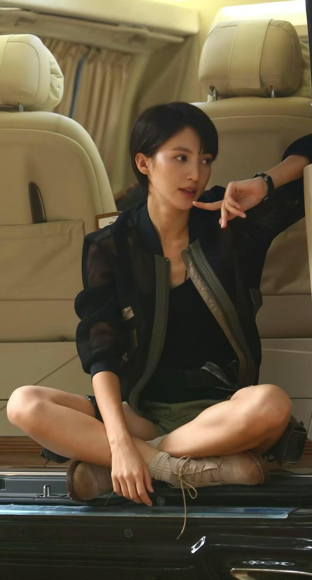 金晨短发的样子好看