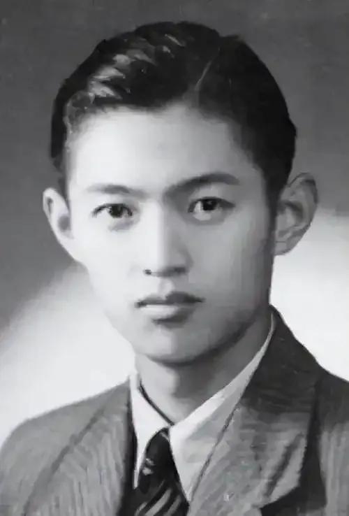 钱磊：钱学森唯一的孙子，1979年出生于北京，父亲是钱永刚，母亲是开国少将傅崇碧