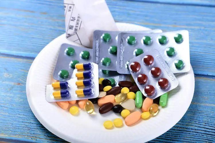 非布司他使用雷区，90%的人都踩中了这3大误区！痛风发作的时候真的很难受，脚