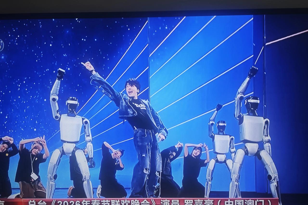 今年这个春一点也不晚2026马年春晚落下帷幕，全网都在刷：“这哪里是春晚，分明