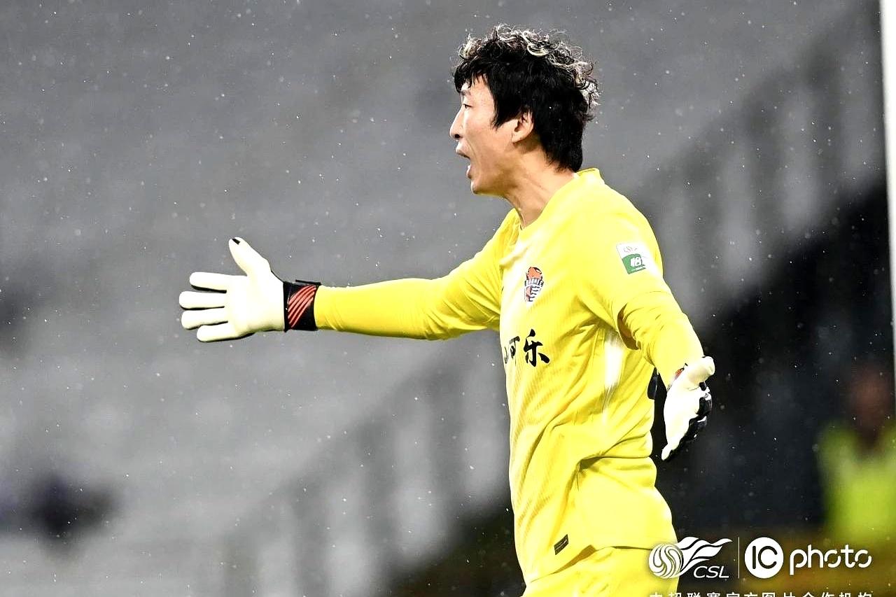 青岛海牛这球输得，真是让人心里堵得慌。客场打上海申花，全场射门12-10