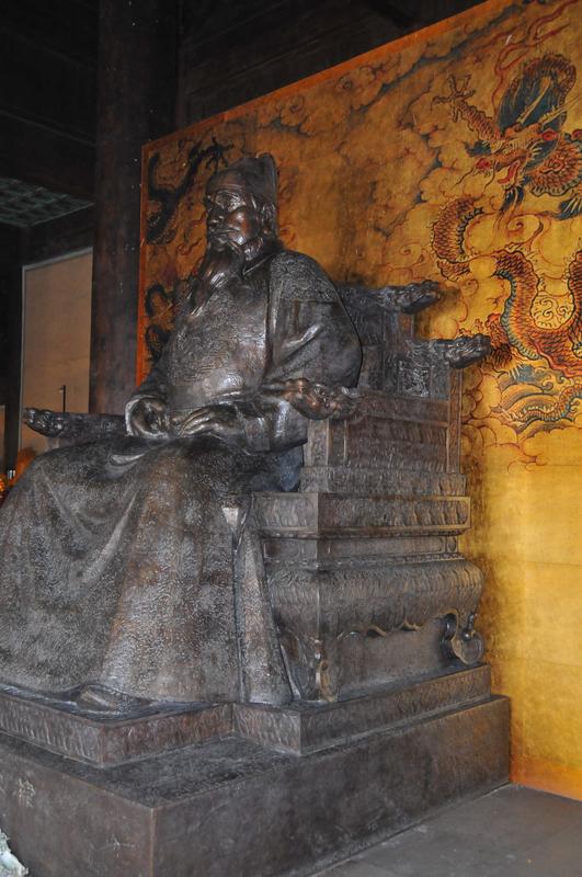 明成祖身世之谜：从元朝后宫到永乐大帝《明史》称朱棣为马皇后所生，但南京孝陵神