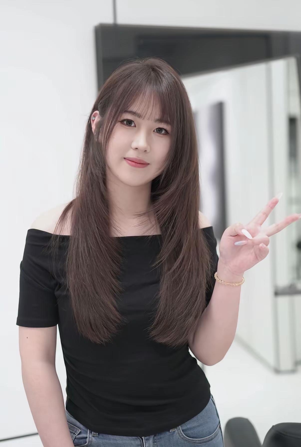 00后宝妈不用自己带娃，全交给婆婆，这情况挺让人羡慕。真是宝妈的福气。但总体来说