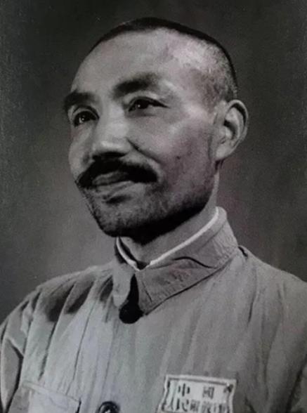 他在建国之后长期休养，没有军衔和工作，1955年评级的时候，工作人员犯了难，毛主