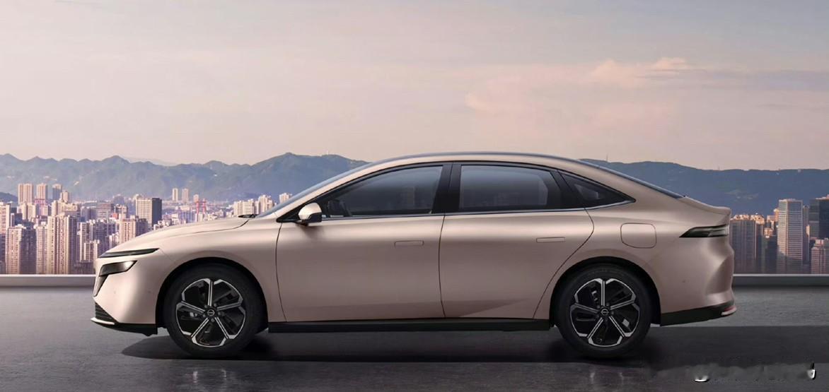 还是得像东风日产N6这样拉实车去测续航有说服力，实打实环中国30城14000+k