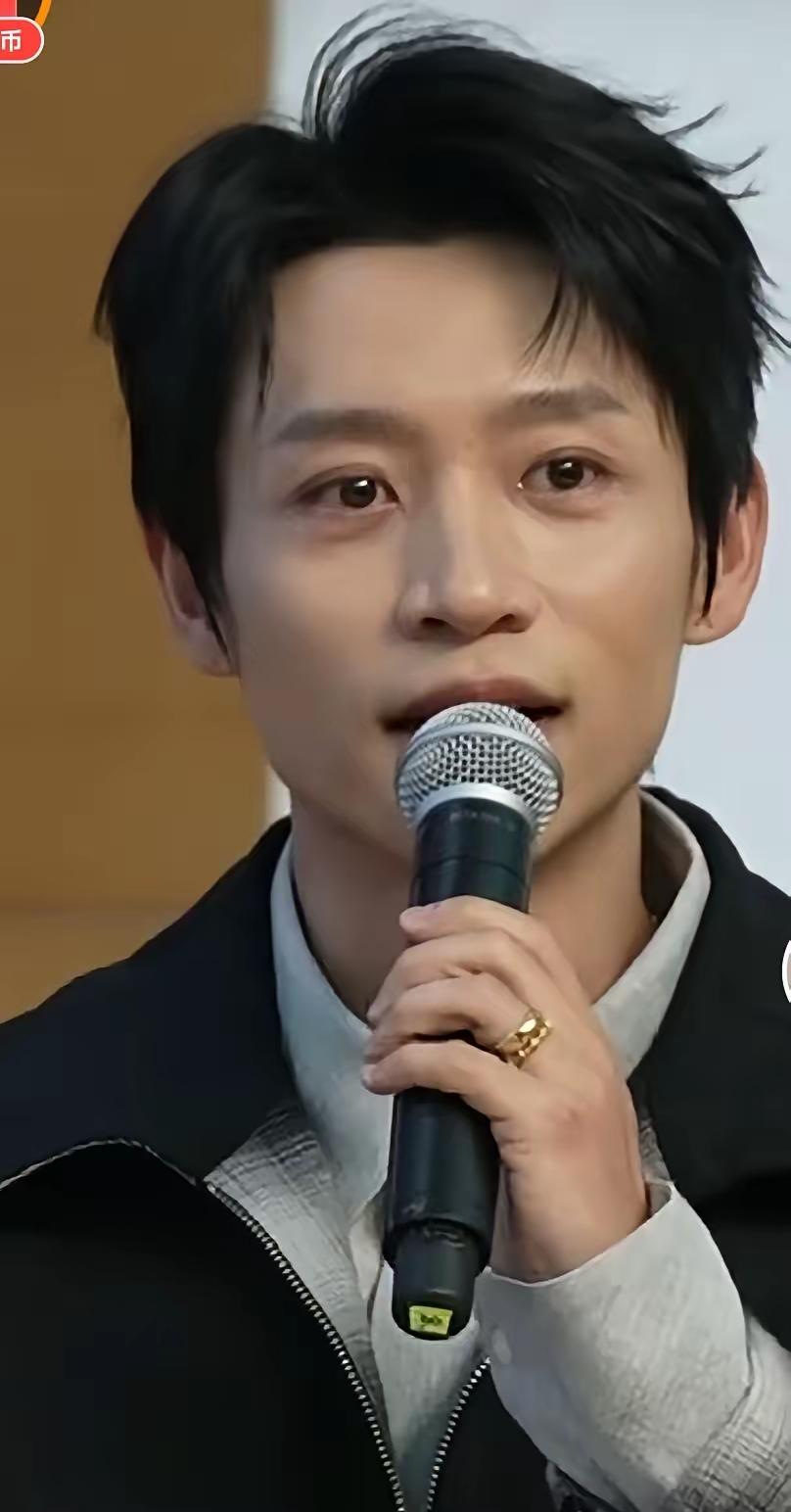 全班参演作品斩获文荣奖、飞天奖，实至名归。魏晨因深浸聂曦上校角色，采访中几度红眼